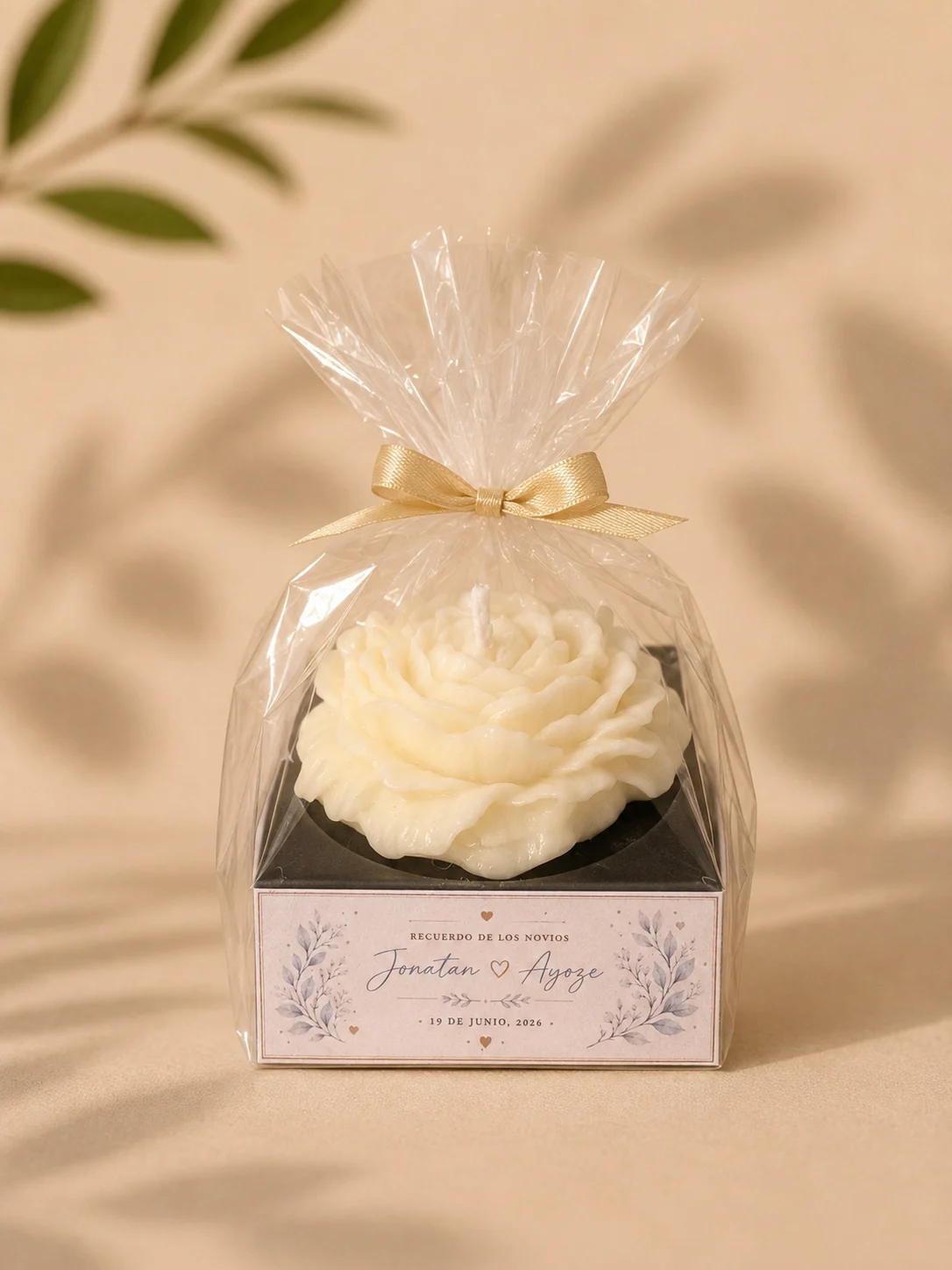 Detalle de boda personalizado Fleur con vela en forma de peonía