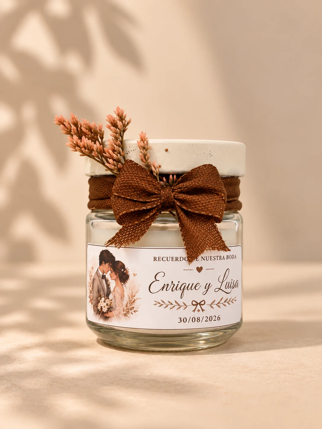 Vela personalizada Élan para boda con lazo marrón y etiqueta personalizada