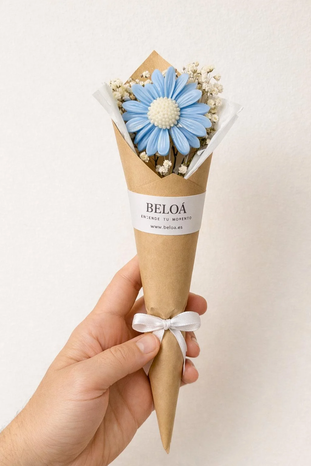 Cono floral personalizado para invitados